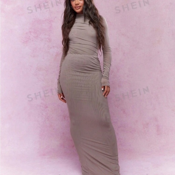 Bundle of New clothes (dresses, pants, shirts) - Picture 5 of 12